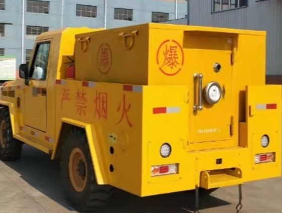 黄平凯龙爆破器材运输车：保障爆破任务的安全运行